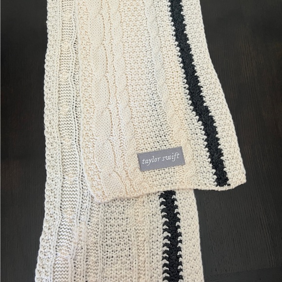 NEW 💛 folklore Cardigan Scarf Taylor Swift - Picture 4 of 5